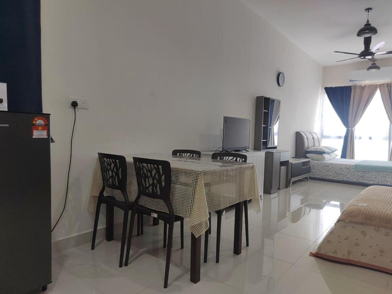 Studio Suite Homestay Klia Sepang Exterior foto